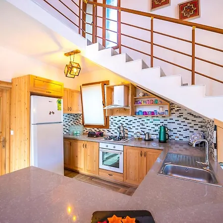 빌라 Sleeps 6 With Pool And Air Con Keciler