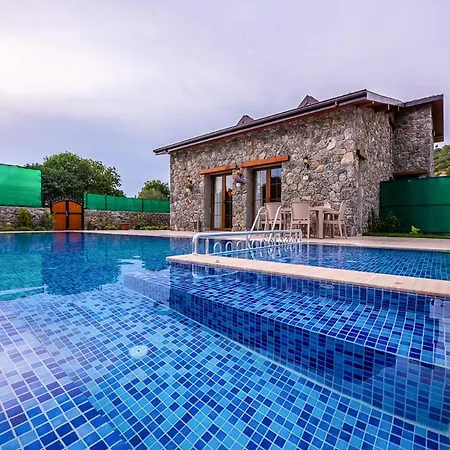 Sleeps 6 With Pool And Air Con 빌라 Keciler
