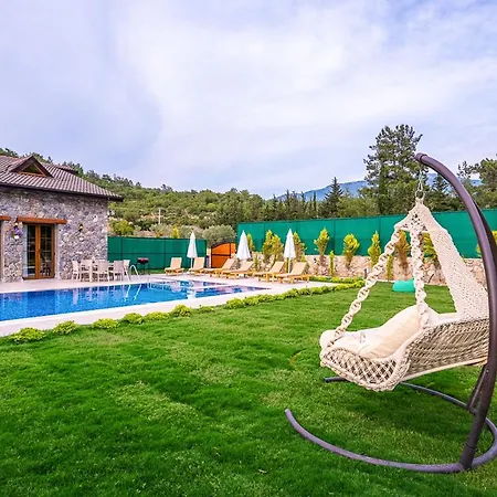 וילה Sleeps 6 With Pool And Air Con Keciler