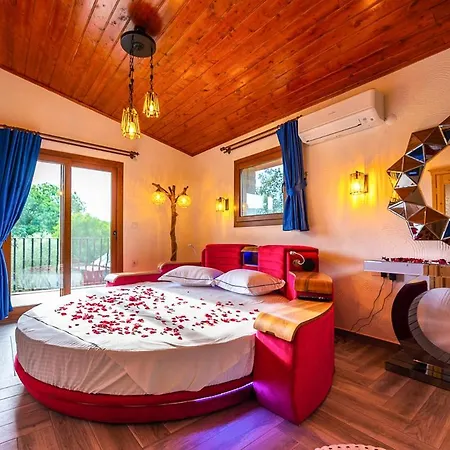 Sleeps 6 With Pool And Air Con וילה
